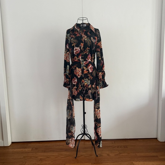 ELLIATT NWT Resort Collection Tie-Waist Asymmetric Floral Dress - Picture 4 of 13